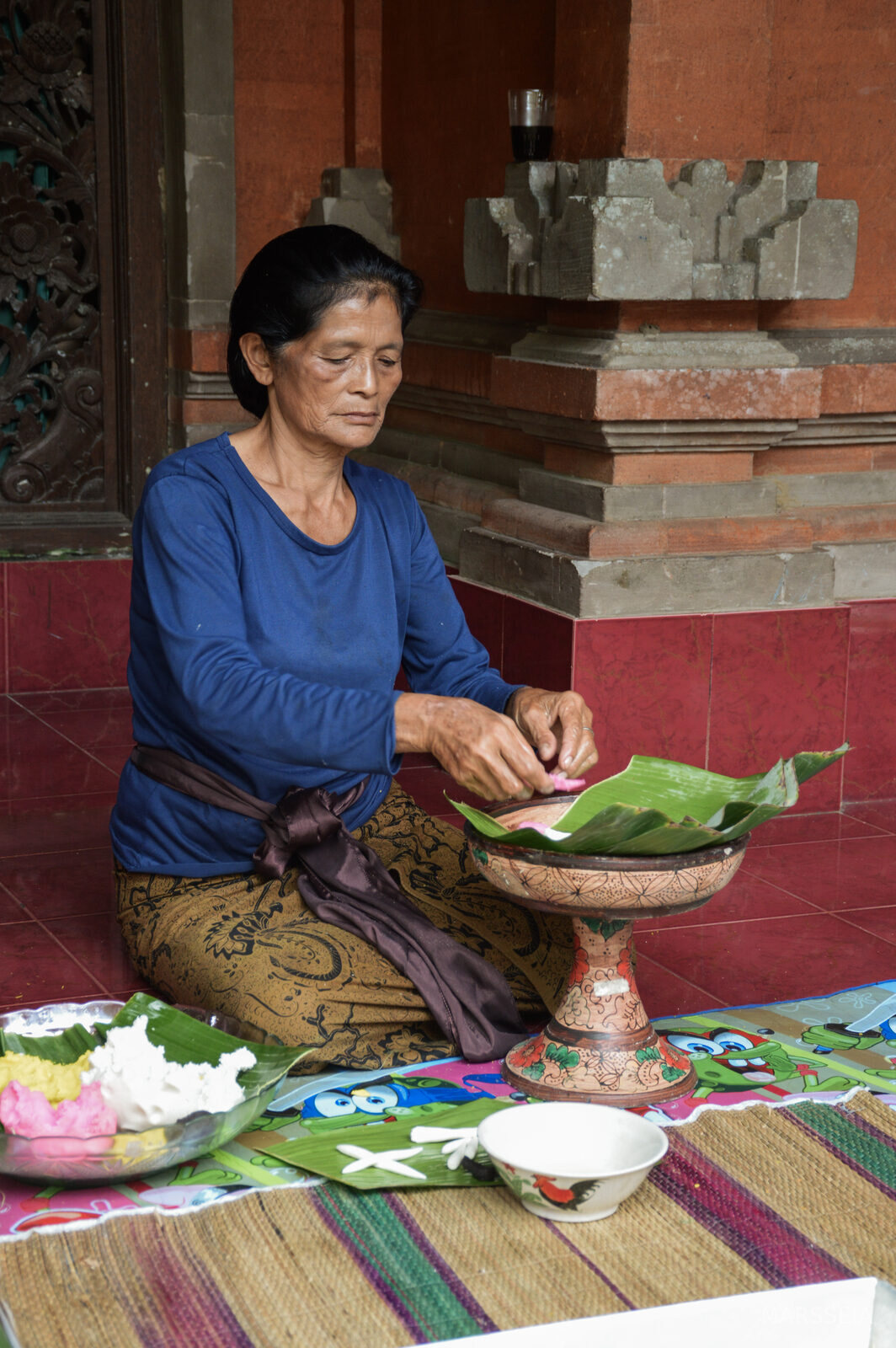 Weaving the offerings